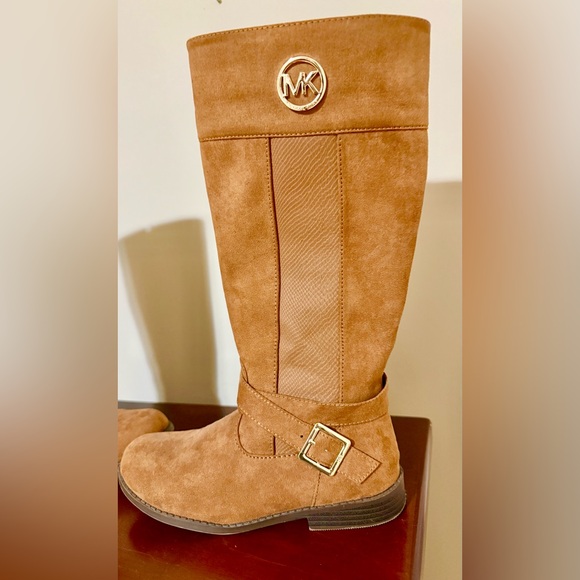 Girls size 3 Michael Kors, suede knee high boots. Like new. Worn once. Gorgeous! - Picture 4 of 14